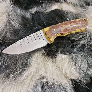 Cuchillo de cocina artesanal tipo raspador con mango de resina y funda de cuero - Product Image 4