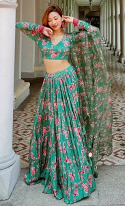 Lehenga Choli ethnique indien pour les fêtes de mariage et les événements festifs pour femmes, tenue tendance à prix abordable - Product Image 6