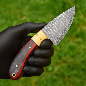 Cuchillo de caza y camping EDC de hoja fija de acero de Damasco hecho a mano, mango de madera Pakka rojo y negro, funda de cuero, venta al por mayor. - Product Image 3