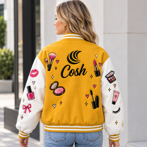 Veste universitaire jaune personnalisée de qualité supérieure pour femmes, avec broderies et patchs, et manches blanches style Letterman. - Product Image 5
