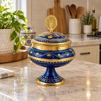 Carafe à crème en laiton émaillé bleu avec couvercle floral doré et base sur pied, surface lisse et durable pour décoration de table de luxe, cadeaux