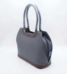 Elegante Bolso Tote de Cuero Genuino Gris, Color Sólido, Cierre de Cremallera, Uso Diario, Estilo para Todas las Temporadas - Product Image 4