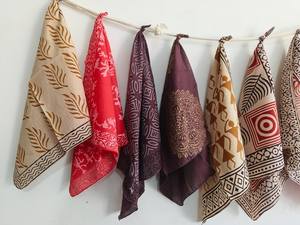 Pañuelo Cuadrado Étnico Floral de Algodón Hecho a Mano, Estampado a Bloque, Set de Pañuelo para el Cuello y Corbata, Ideal para el Verano, Regalo de San Valentín, Suave para la Piel - Product Image 4