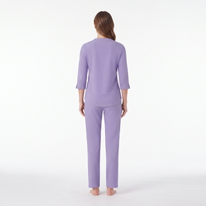 Conjunto de Uniforme Médico Hawk Eye para Mujer, Color Lavanda, Blusa de Manga 3/4 con Bolsillos y Pantalones, Tela Tejida - Product Image 6