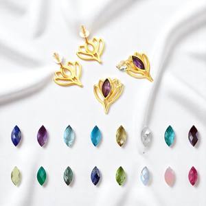 Pendientes de Peridoto con Forma de Marquesa y Loto – Joyería Artesanal Chapada en Oro con Piedra de Nacimiento - Product Image 3