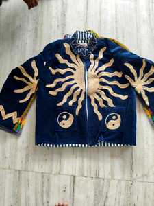 Veste en velours brodée Suzani indienne faite à la main pour femme, motif floral bohème ethnique, manteau d'hiver, vêtement d'extérieur artisanal de créateur, vente en gros pour femme - Product Image 4