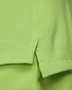 Polo de manga corta verde para hombre con cuello y puños en contraste negro, corte regular, estilo casual, tela piqué - Product Image 5