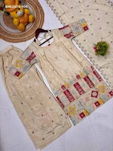 Nouvel arrivage : Ensemble Kurti droit, Plazzo et Dupatta en Chinon avec broderie et motifs Butti colorés – Fournisseur d'Inde - Product Image 6