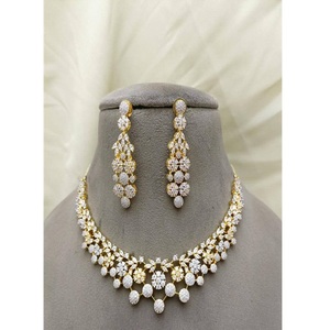 Ensemble collier et boucles d'oreilles en moissanite finition or blanc exclusif AD pour mariage et soirée, bijoux tendance pour femmes - Product Image 1