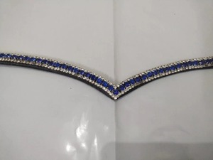 Oferta Especial: Diadema de Cuero Azul Marino, Blanco y Negro con Tres Hileras de Cristales para Brida Inglesa, Talla Completa Disponible para la Venta - Product Image 4