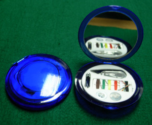 AA0096 Kit de costura para viaje |   Kit de costura portátil con hilo, agujas, tijeras y botones para bordado y reparación - Product Image 6