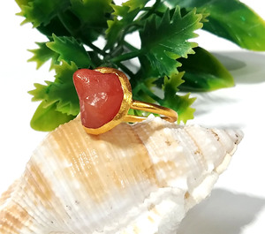 Bague unique faite à la main en argent sterling 925 plaqué or, style bohème, avec pierre précieuse de corail naturel brut, évaluation tierce - Product Image 6
