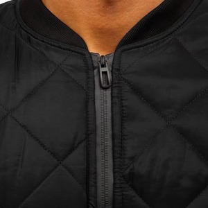 Veste matelassée pour homme, conçue avec une isolation légère et une construction résistante au vent. - Product Image 5