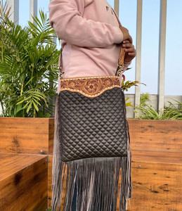 Bolso de hombro tipo bandolera de cuero acolchado con flecos grandes de cuero genuino de alta calidad - Product Image 3