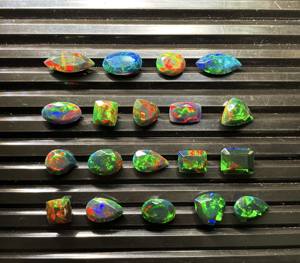 พลอยโอปอลดำเอธิโอเปียธรรมชาติ รูปทรงผสม ขนาด 7-10 มม. รับรองโดย IGI สำหรับทำเครื่องประดับ - Product Image 1