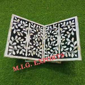 Support de lecture pliable en forme de X avec incrustations en os et sable pour lire le Saint Coran, la Bible et le Ramayana. - Product Image 3