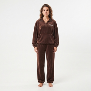 Conjunto de Sudadera y Pantalones de Chándal de Terciopelo Marrón para Mujer, de Corte Holgado y Oversize, con Media Cremallera, Color Liso, Personalizable - Product Image 1