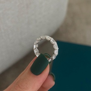 Anillo de Eternidad en Forma de U con Diamante Cultivado en Laboratorio con Corte Esmeralda, Diseño Único, en Oro Blanco de 14k/18K, Certificado IGI, Anillo de Compromiso y Boda - Product Image 4