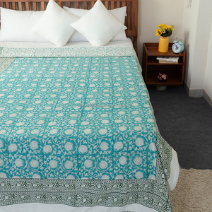 Couvre-lit d'été léger en coton imprimé motif Lotus Turquoise Jaal, réversible, 60x90 pouces, avec motifs floraux traditionnels - Product Image 1