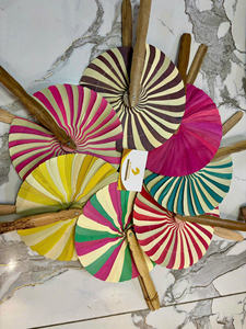 Abanico de hoja de palma tejido a mano en Vietnam con estructura de bambú para decoración de bodas y servicio de grabado de logotipo personalizado - Product Image 2