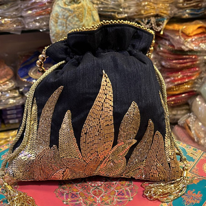 Bolso étnico negro de terciopelo, bordado a mano con cuentas Zardosi, bolso clásico para mujer, bolsos Potli bordados para regalos de fiesta. - Product Image 4