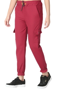 Pantalon cargo décontracté léger pour femme, taille élastique rouge avec cordon de serrage et poches latérales, idéal pour le printemps - Product Image 2
