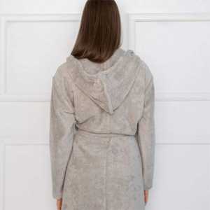 Albornoz de lujo con capucha para mujer, suave y afelpado, largo, para hotel, spa, hogar, cómodo para el invierno. - Product Image 5