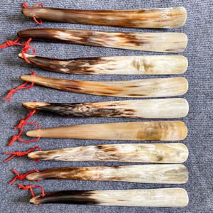 Cuchara para Zapatos de Cuerno de Búfalo Personalizable, Hecha a Mano con Artesanía Natural, de la Mejor Calidad, Tamaño Largo, Fácil de Usar, con Logotipo, Color Natural. - Product Image 1