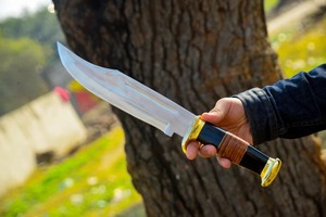 Cuchillo de Caza de Acero de Damasco Hecho a Mano con Hoja de Punta Caída y Funda de Cuero Rojo, Herramienta de Supervivencia para Exteriores - Product Image 6