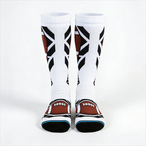 Chaussettes de football avec logo personnalisé et design antidérapant, chaussettes de football respirantes pour les joueurs jeunes et adultes - Product Image 2