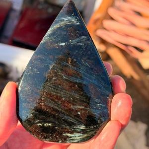 Cristal de Astrophyllite Natural, Forma de Corazón de Luna, Piedra de Palma Pulida, Astrophyllite de Fuego Raro, Tallado Curativo para Decoración del Hogar - Product Image 5