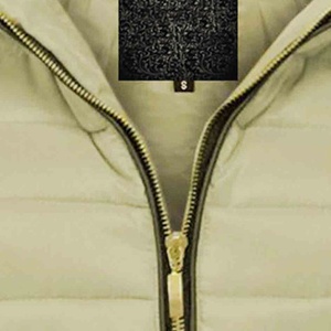 Chaqueta acolchada personalizada para mujer Nuevo diseño Logotipo personalizado Invierno 2023 Ropa de abrigo a prueba de viento con cuello levantado a la moda - Product Image 3