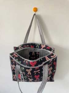 Sac fourre-tout en velours côtelé noir avec motif nœud rouge et vert, sac à bandoulière en velours côtelé doux, sac à main imprimé en tissu pour tous les jours - Product Image 2