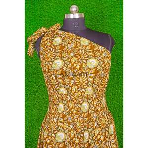 Robe longue décontractée pour femme, style jeune, coupe naturelle à la taille, asymétrique à une épaule, avec découpe en forme de cœur, ambiance bohème plage, pour enterrements de vie de jeune fille et été - Product Image 3