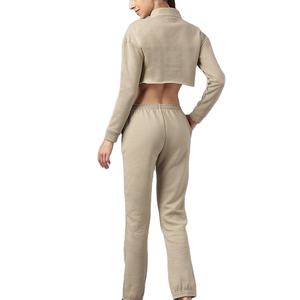 Ensemble de survêtement pour femme avec sweat à capuche court personnalisé à demi-zip et pantalon de jogging coupe ajustée - Product Image 5