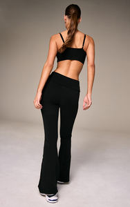 Ensemble de yoga recyclé de haute qualité pour femmes, vente en gros personnalisée, manches courtes, 2 pièces, grande taille, vêtements de sport pour la gym et le fitness - Product Image 3