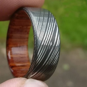 Anillo de boda de acero damasco unisex/anillo de compromiso hecho a mano directo fabricante de cuchillos de acero inoxidable OEM diseño personalizado DIY - Product Image 3