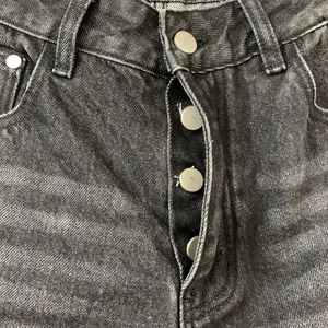 Pantalones Cortos de Mezclilla para Hombre, Estilo Urbano, Vintage, Casual, de Alta Calidad, Transpirables, Cómodos, Corte Recto, Detalles Desgastados - Product Image 3