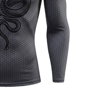 Camiseta deportiva de compresión de cintura alta para hombre, de secado rápido, elástica, de manga corta, con estampado para culturismo. - Product Image 4