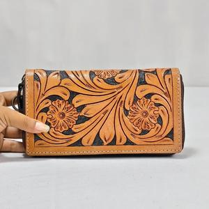 Cartera Larga de Cuero Genuino Hecha a Mano con Grabado de Letras, Estilo Vintage, Cierre Abierto, Moderna y Portátil para Uso Diario Femenino Venus - Product Image 2
