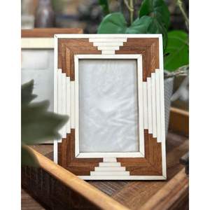 Cadre photo en bois classique pour la décoration de la maison, cadre photo en résine et MDF pour l'affichage mural et sur table - Product Image 1