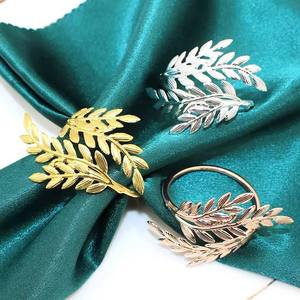 Anneaux de serviette en alliage d'aluminium doré motif fleur multi-feuilles de haute qualité en stock pour toutes les occasions - Product Image 2