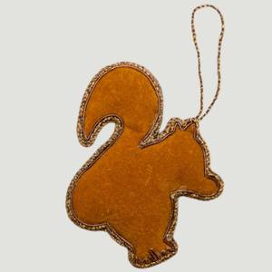 Décoration suspendue en zari fait main en forme d'écureuil |   Art mural ethnique en perles, tissus et fils |   Décoration pour la maison et les fêtes - Product Image 2