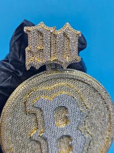 จี้ฮิปฮอปแบบกำหนดเอง เงินแท้ 925 ประดับโมอิสซาไนต์ จี้แบบ Iced Out พร้อมตัวล็อคแบบกำหนดเอง จี้สองสีพร้อมจี้ตัวอักษร จี้วงกลมสำหรับเป็นของขวัญ - Product Image 2