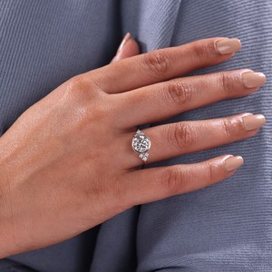 Bague authentique en moissanite ronde 1 carat, plaquée rhodium, en argent 925, pour homme et femme, cadeau idéal pour les amis - Product Image 5
