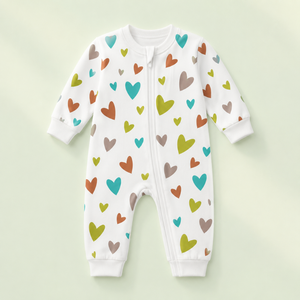 Mameluco de algodón de manga larga para bebé |   Ropa de Dormir para Bebés Recién Nacidos con Cierre de Dos Vías, Protector de Barbilla, Puños Elásticos Transpirables y Estampado de Corazones, Color Blanco - Product Image 1