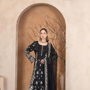 MARIA.B NUEVO ARTÍCULO*TELA DE SEDA CON GRIP, HILOS, LENTEJUELAS Y TRABAJO MANUAL CON CORTES LÁSER Y ADORNOS - Product Image 2