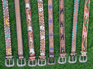 Nuevo Western Stylish Real Genuine Hand Tooled Leather Floral Paint Designer Belts Cinturón de cintura unisex de cuero hecho a mano de alta calidad - Product Image 3