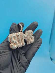 จี้ฮิปฮอปแบบสองสีสั่งทำพิเศษประดับเพชรโมอิสซาไนต์ VVS เงินแท้ 925 พร้อมจี้ตัวอักษรชื่อสำหรับเป็นของขวัญวันเกิด - Product Image 5