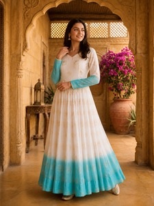 Traje Anarkali Moderno de Seda para Mujer de Dhwaja Export, con Bordado Intenso y Lentejuelas, Largo hasta el Suelo, para Todas las Temporadas - Product Image 2